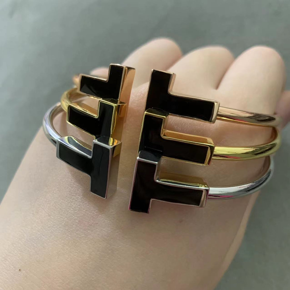 [Rose Tomorrow]T WIDE ONYX OPEN BRACELET