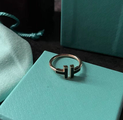 [Rose Tomorrow]T SMALL ONYX PINK GOLD RING
