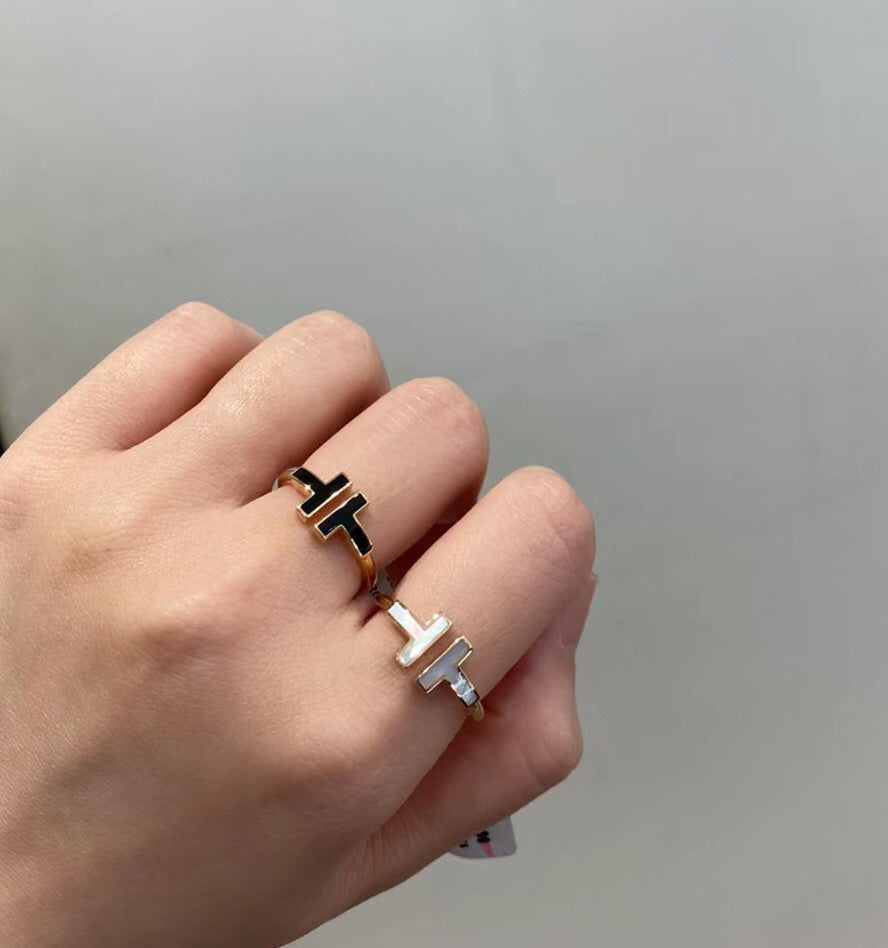 [Rose Tomorrow]T SMALL ONYX PINK GOLD RING