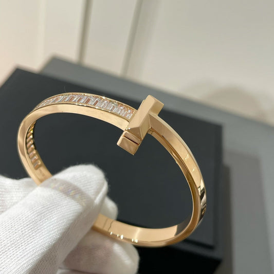 [Rose Tomorrow]WIDE HINGED BANGLE PINK GOLD WITH BAGUETTE DIAMONDS