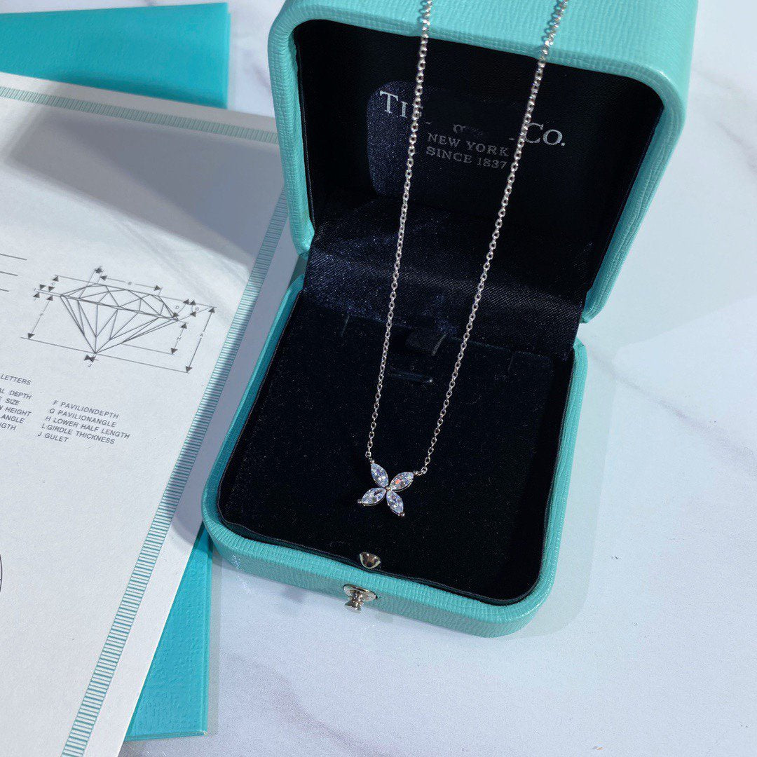 [Rose Tomorrow]PLATINUM AND DIAMOND VICTORIA PENDANT NECKLACE