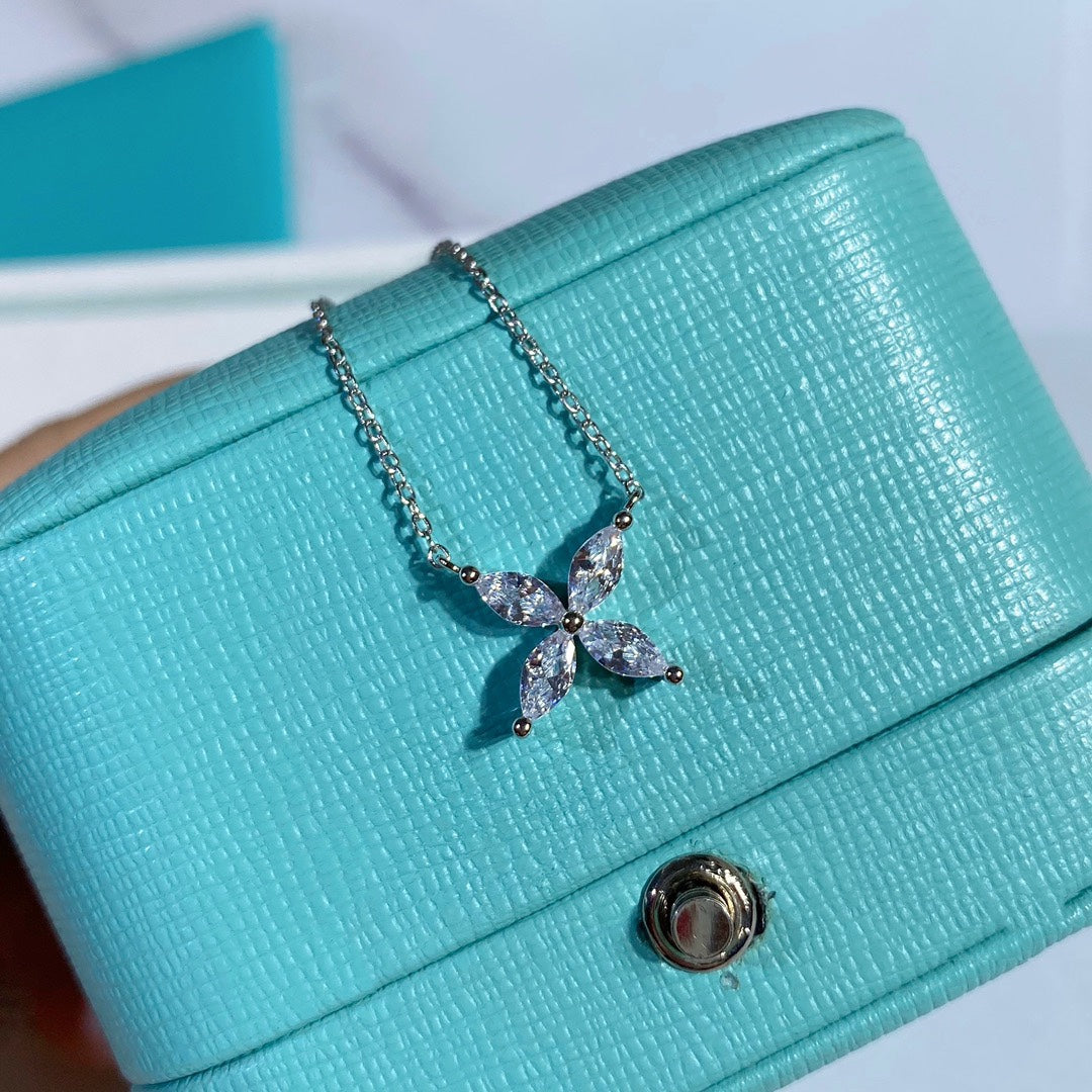[Rose Tomorrow]PLATINUM AND DIAMOND VICTORIA PENDANT NECKLACE