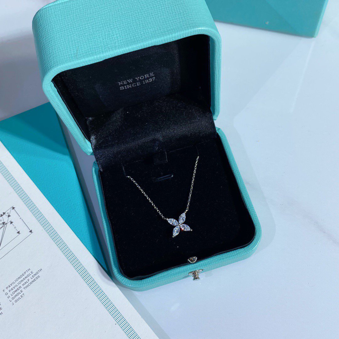 [Rose Tomorrow]PLATINUM AND DIAMOND VICTORIA PENDANT NECKLACE