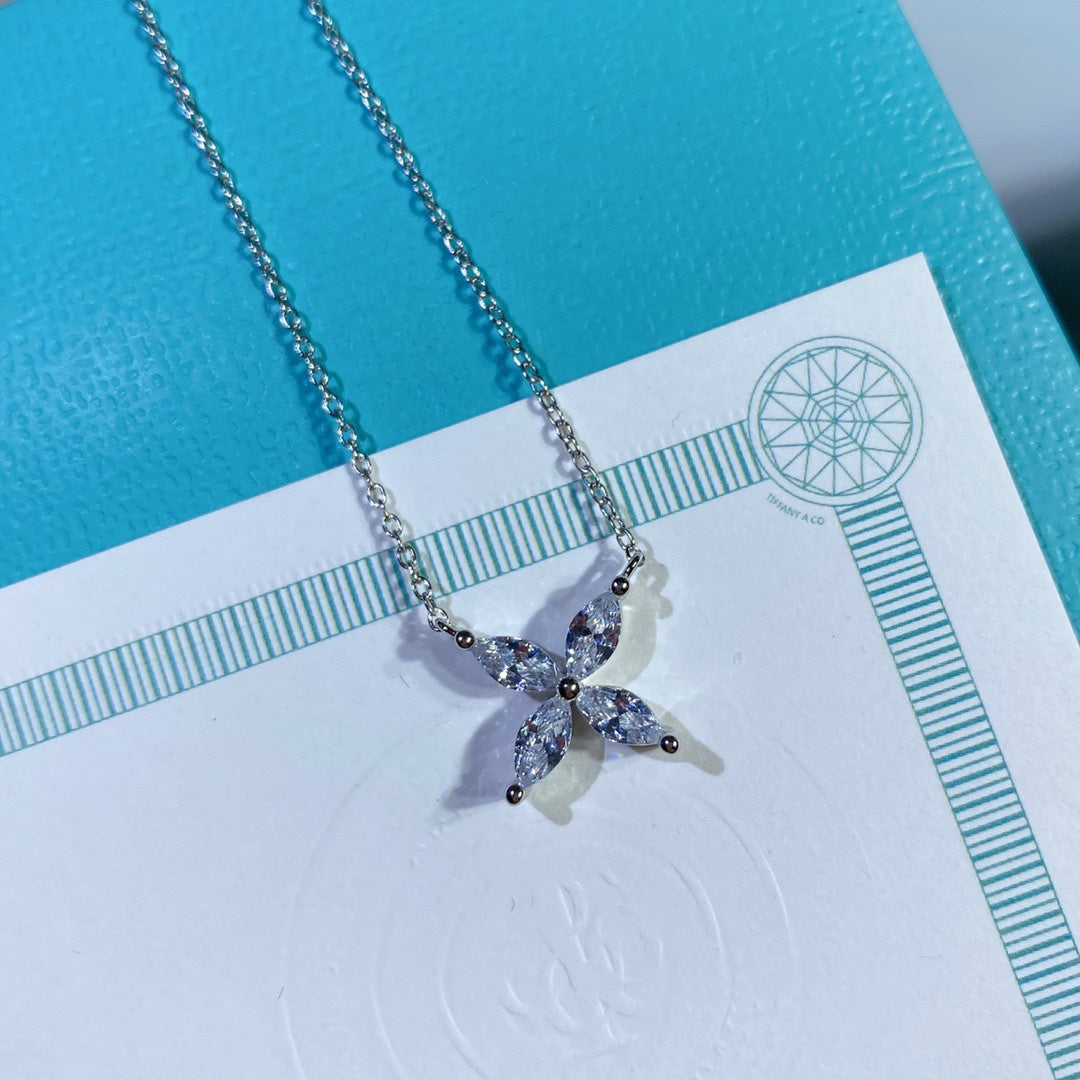 [Rose Tomorrow]PLATINUM AND DIAMOND VICTORIA PENDANT NECKLACE