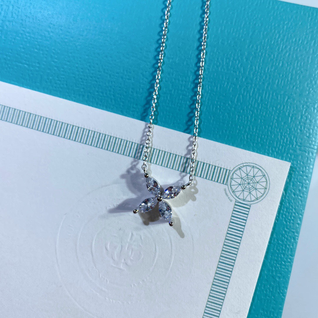 [Rose Tomorrow]PLATINUM AND DIAMOND VICTORIA PENDANT NECKLACE