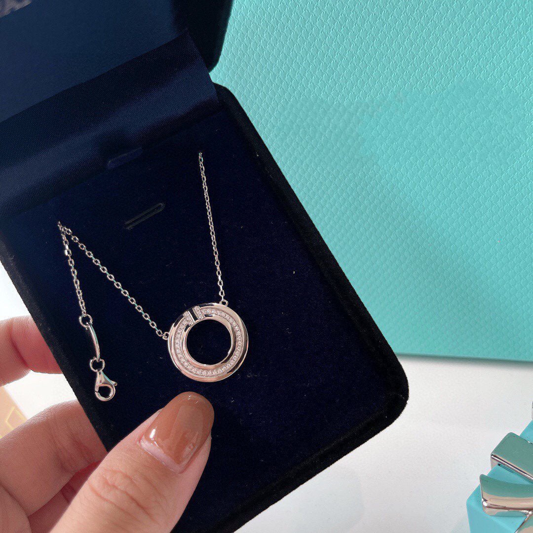 [Rose Tomorrow]DIAMOND AND MOTHER OF PEARL CIRCLE PENDANT